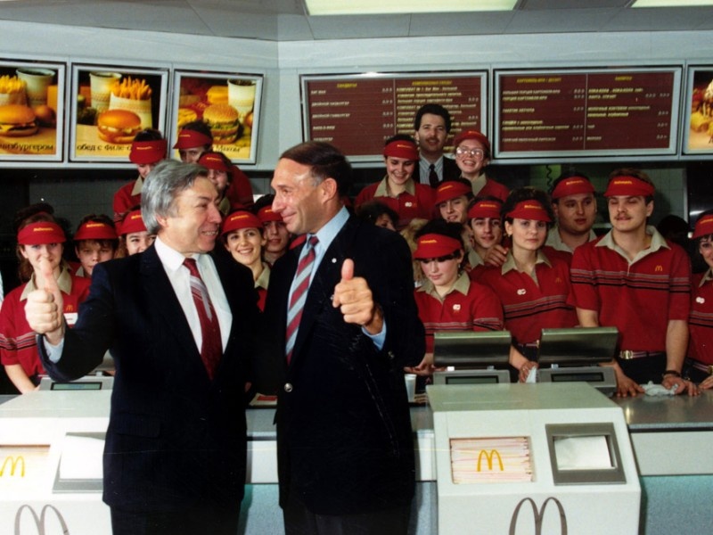Открытие первого Макдональдса в Москве (1990 год)фото